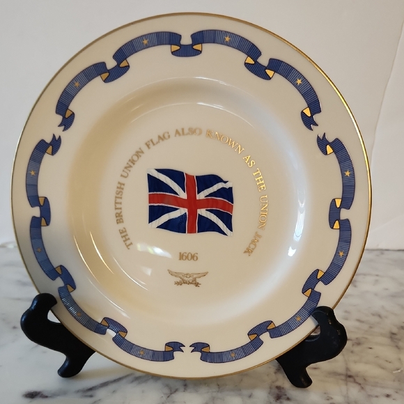 Danbury Mint Union Flag Plate with Gold and Blue Accents - Picture 1 of 3
